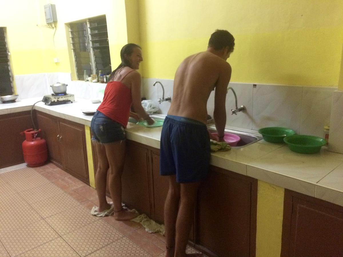 Fat Monkey Hostel โกรอน ภายนอก รูปภาพ