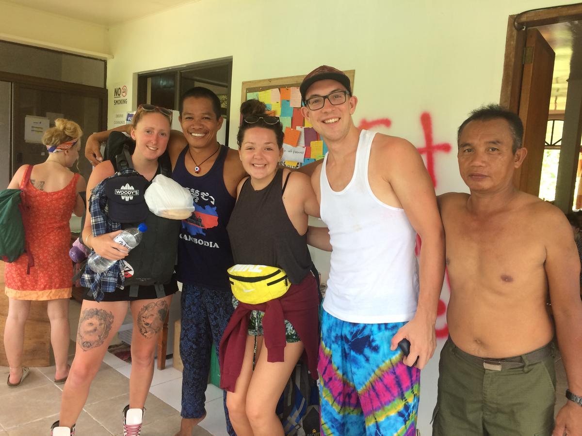 Fat Monkey Hostel โกรอน ภายนอก รูปภาพ