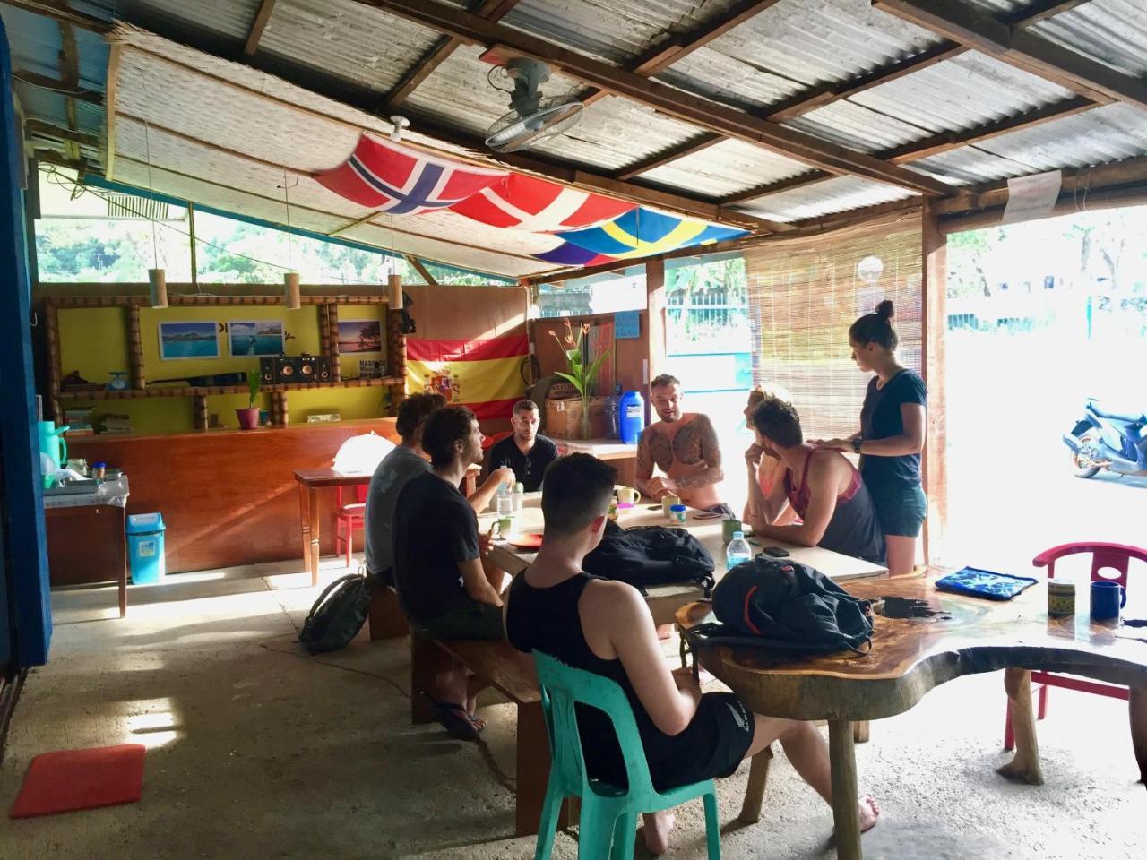 Fat Monkey Hostel โกรอน ภายนอก รูปภาพ