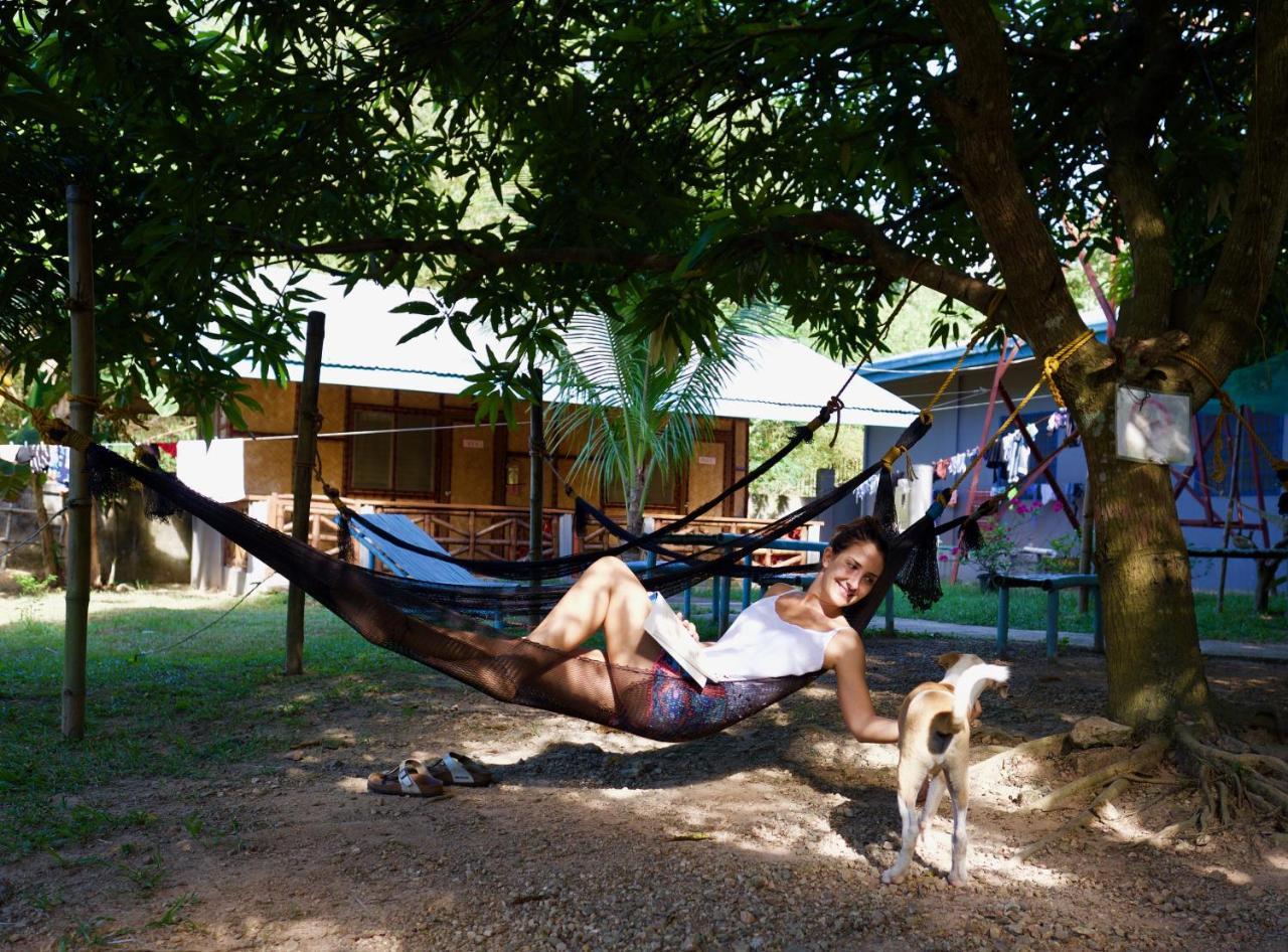 Fat Monkey Hostel โกรอน ภายนอก รูปภาพ