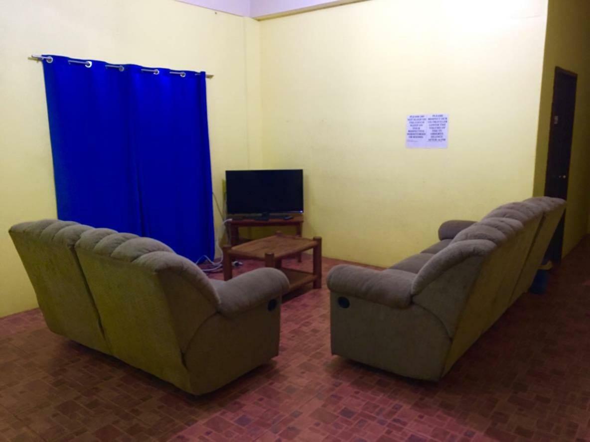 Fat Monkey Hostel โกรอน ภายนอก รูปภาพ